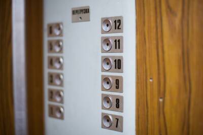 В Петербурге не успевают менять старые лифты в соответствии с планом