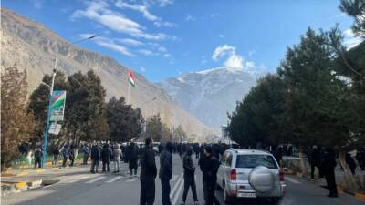 Стрельба в Хороге. Глава ГБАО вышел к протестующим, но его закидали камнями - dialog.tj - Горно-Бадахшанская обл.