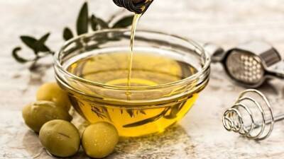 Диетолог Стародубова посоветовала есть оливки для поддержания здоровья кишечника