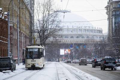 В Новосибирске прокуратура проверит сообщения об отказе водителя трамвая везти пассажиров из-за обеда