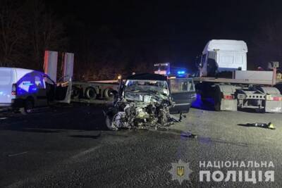 При ДТП в Винницкой области с грузовкиом погибли супруги
