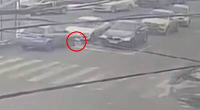 В Чебоксарах легковушка снесла женщину на пешеходном переходе