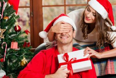 Опрос: большинство мужчин на Новый год хотели бы получить в подарок любовь и заботу от своих женщин