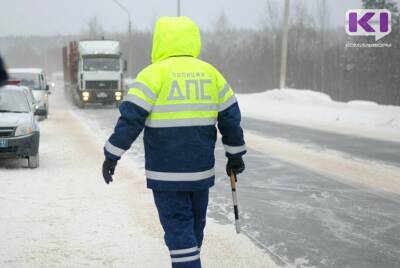 В Усть-Куломском районе водитель грузовика Iveco из-за скользкой дороги вылетел в кювет