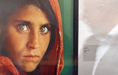 Афганка со знаменитой обложки National Geographic получила статус беженца в Италии