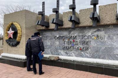 В Астрахани вандалы осквернили братскую могилу на городском кладбище