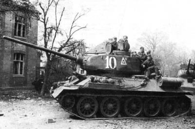 «Убрали из танка 6000 лишних деталей»: почему Т-34 так подешевел в конце войны - Русская семерка