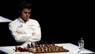 Карлсен и Непомнящий во втором матче за звание чемпиона мира по шахматам вновь сыграли вничью