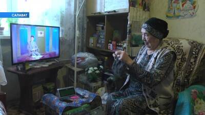 Жительница Башкирии связала 20 шалей к юбилею БСТ
