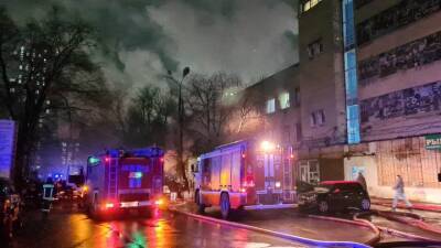 Пожар произошел в здании общежития в Хамовниках