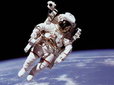 Почему космонавты вырастают на 5 сантиметров за время полёта - Русская семерка