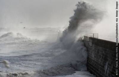В Великобритании три человека погибли из-за шторма "Арвен"