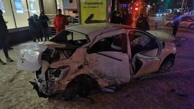 В Уфе при столкновении легковых авто пострадали три человека