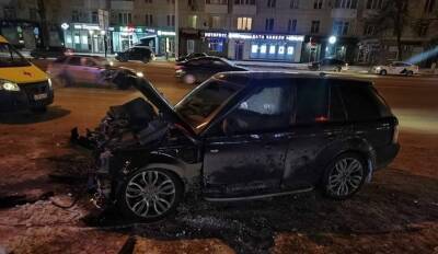 Три человека пострадали в ночном ДТП на проспекте Октября в Уфе