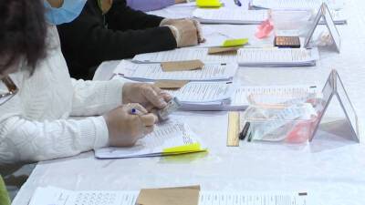 Выборы в парламент: в Кыргызстане впервые голосуют по смешанной системе