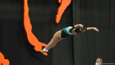 В Баку стартовал заключительный день 28-х Всемирных соревнований среди возрастных групп по прыжкам на батуте и тамблингу (ФОТО)