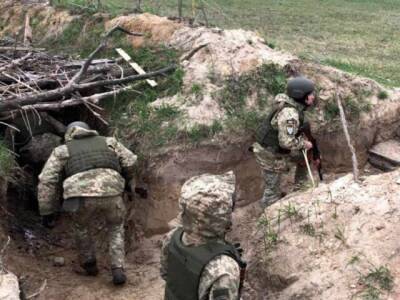 Украинские боевики возвращаются на позиции в Золотом у линии разграничения в ЛНР