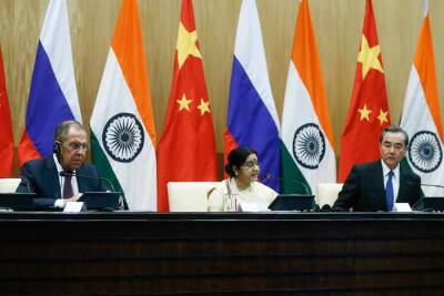 Главы МИД России, Индии и Китая обсудили вопросы трехстороннего сотрудничества
