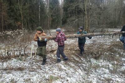 Волонтеры начали готовить к сезону лыжную трассу в Зверинце