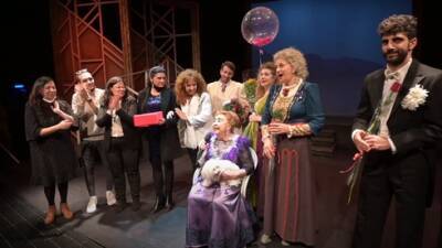 Спасенная в Узбекистане первая леди израильского театра сыграла спектакль в день своего 92-летия