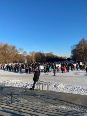 В Екатеринбурге прошел пикет противников QR-кодов – собралось несколько сотен человек