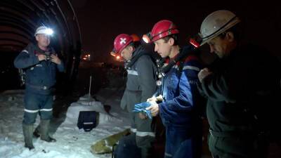 Спасатели приостановили поиск погибших горняков на шахте в Кузбассе