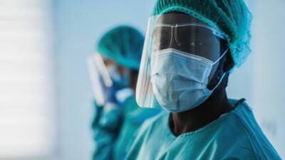 СМИ: В ЮАР со штаммом «омикрон» все чаще госпитализируют молодых людей