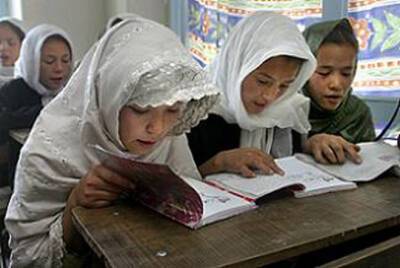 Талибы запланировали открыть школы для девочек к следующему году