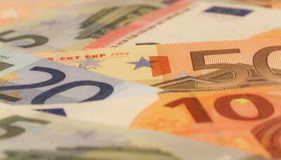 Средняя зарплата в Литве превысила 1500 евро