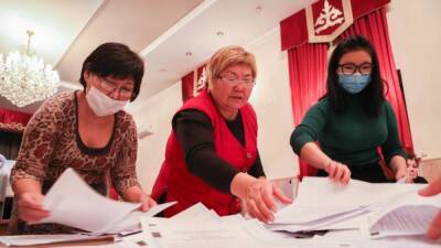 По предварительным данным, в парламент Киргизии проходят 6 партий