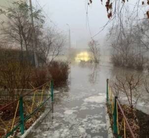 В Киеве из-за прорыва трубы затопило несколько улиц. ФОТО