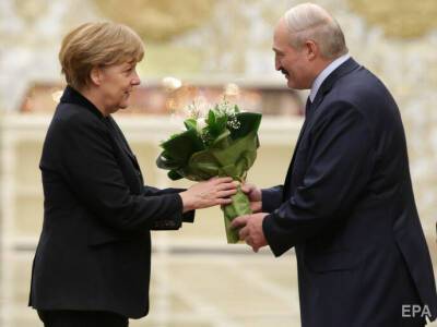 "Способствовала легитимации режима". Премьер Польши заявил, что Меркель не нужно было говорить с Лукашенко