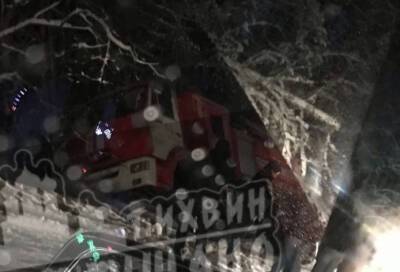 В Тихвинском районе спешившая на пожар машина улетела в кювет