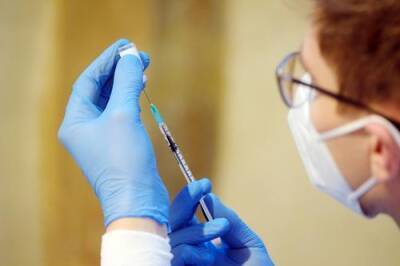 Главный инфекционист США рассказал, как можно защититься от омикрон-штамма коронавируса