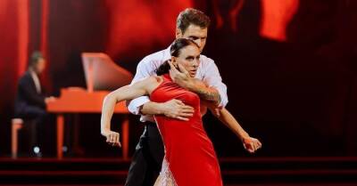 Победителями "Танцев со звездами-5" стали Артур Логай и Анна Карелина