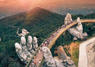 «В руках Бога»: необычный мост во Вьетнаме стал туристическим хитом
