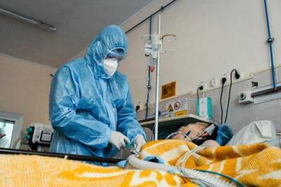 ВОЗ предупредила переболевших коронавирусом о высоком риске заражения штаммом «омикрон»