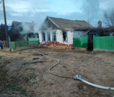 В Трусовском районе Астрахани накануне вечером загорелась баня