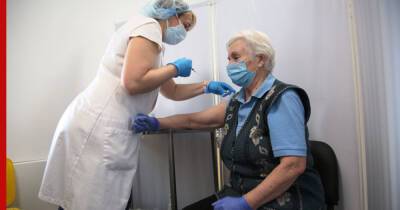Вакцинация пожилых от COVID-19 стала обязательной в Приморье