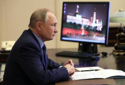 Владимир Путин рекомендовал губернаторам взять под личный контроль своевременное введение COVID-ограничений