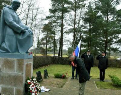Произошло чудо: В Латвии установили памятник бойцам Красной армии