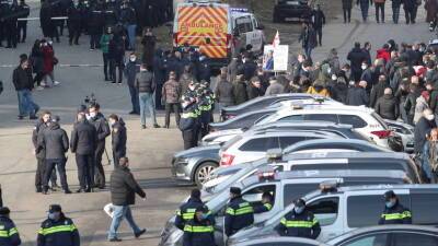 В Тбилиси произошли стычки протестующих с полицией у суда, где слушается дело Саакашвили