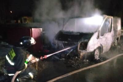 Во Владимирской области выгорел грузовой микроавтобус