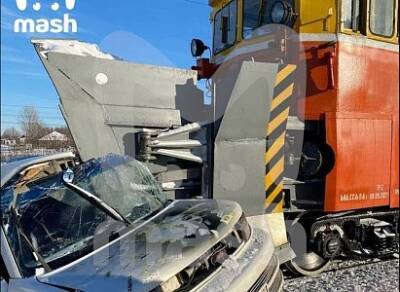 На Алтае поезд раздавил машину: трое детей скончались на месте