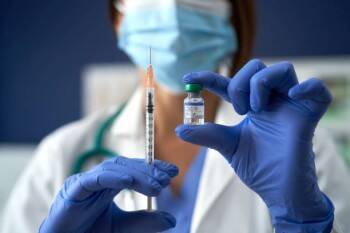 ВОЗ призвала ускорить темпы вакцинации из-за угрозы распространения омикрон-штамма