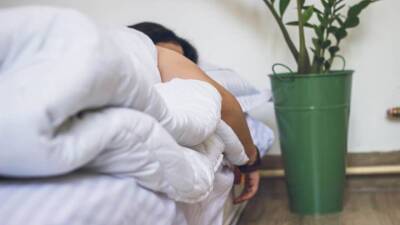 Сомнолог заявил об опасности будильника для здоровья человека