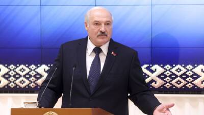 Лукашенко рассказал о ведении гибридной войны против Белоруссии