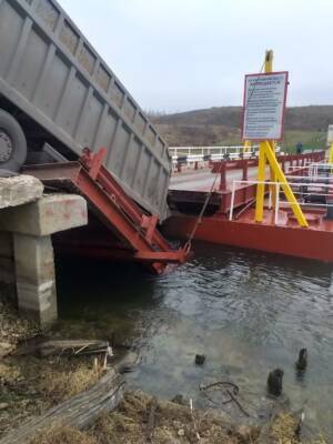Поврежденный большегрузом мост через реку Дон снова заработал