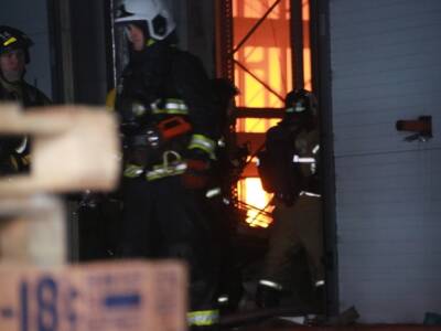 В Выборгском районе 40 пожарных тушат жилой дом