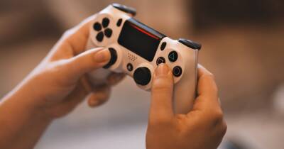 PlayStation для смартфона: Sony запатентовала уникальный игровой контроллер (фото)